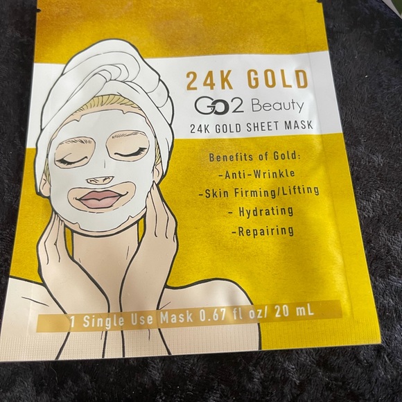 Makeup bag and assortment of makeup - Picture 4 of 9